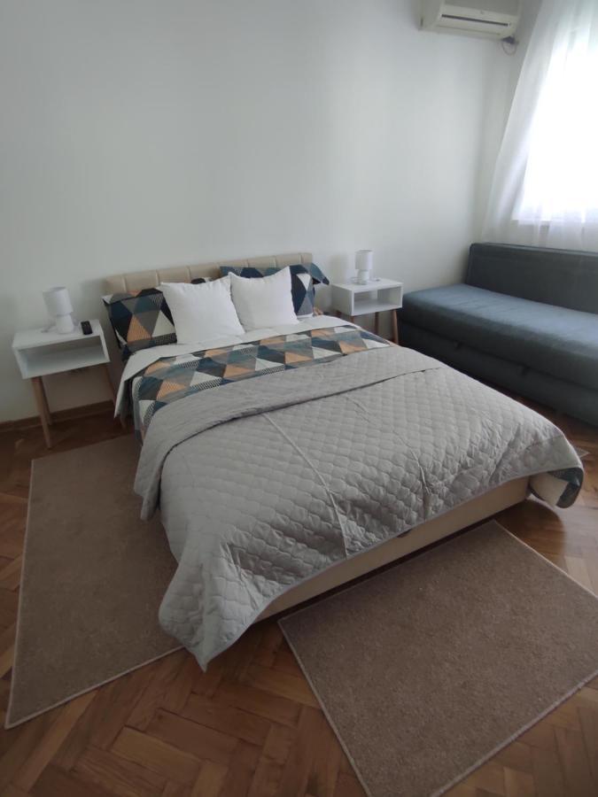Apartman Nicolas Belgrado Exterior foto